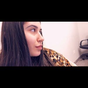 Meet your Posher, Moni